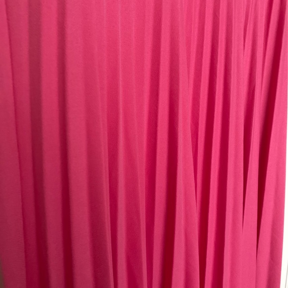 Pink pleated dress - Picture 2 of 4